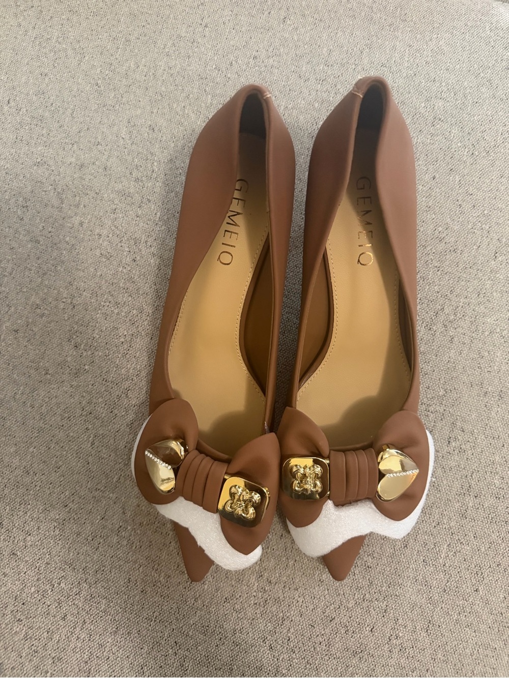 Tan Pointed-Toe Bow Flats with Gold Emblems